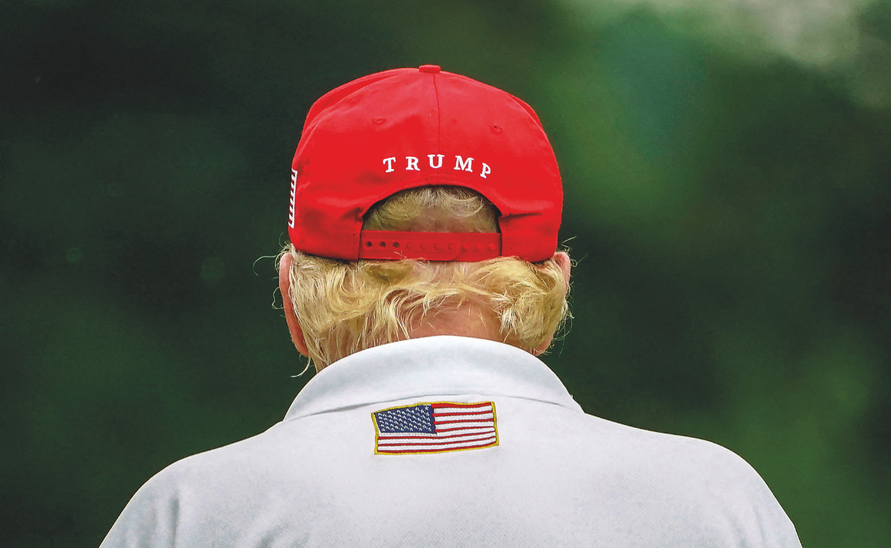 Así hace caja Donald Trump con su 'merchandising' personal y el de MAGA